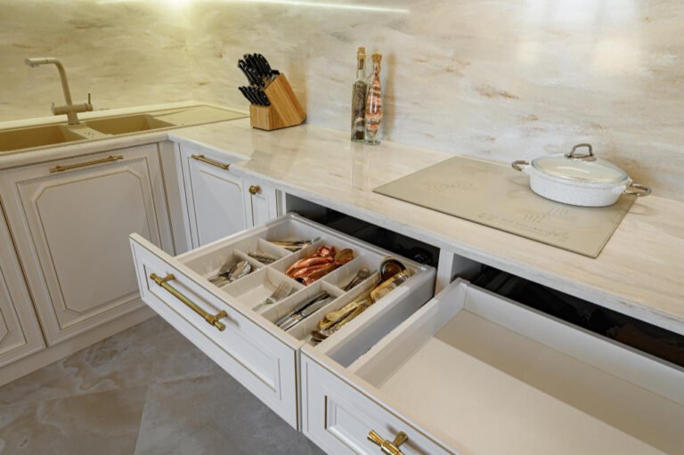 DreamLine Classic Cabinets