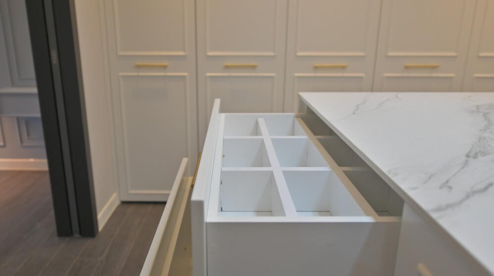 DreamLine Classic Cabinets